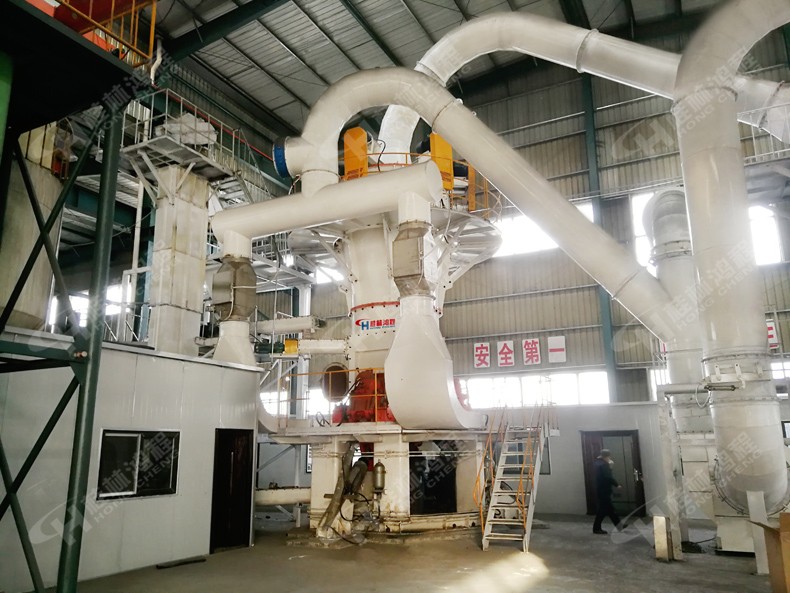 膨潤(rùn)土立式磨粉機(jī) 膨潤(rùn)土立式磨粉機(jī)